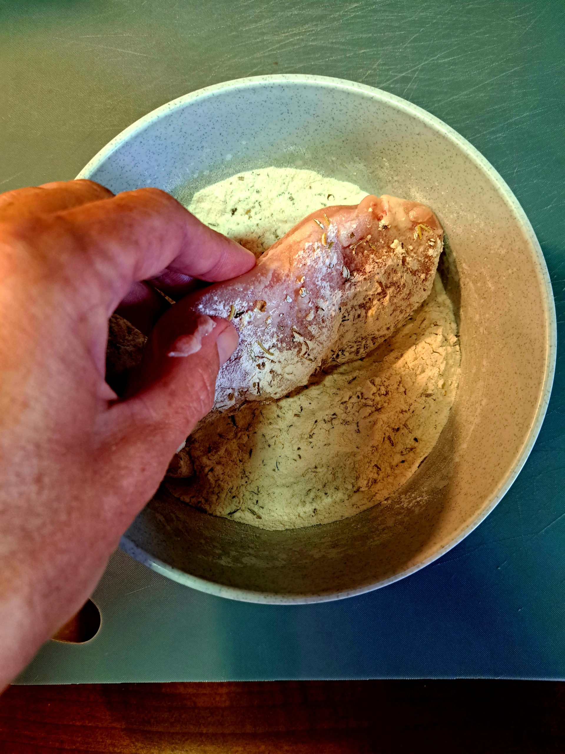 Kip Stroganoff – Comfortvoedsel voor in de Herfst Retro-gerecht: Kip Stroganoff. Maar wat is het eigenlijk voor een gerecht? Ken je het wel? De oorspronkelijke versie maak je met biefstukreepjes. Dit recept is van een andere orde. Uitgangspunt zijn hier stukjes kipfilet. Minstens zo lekker, en klaar in 30 minuten.
