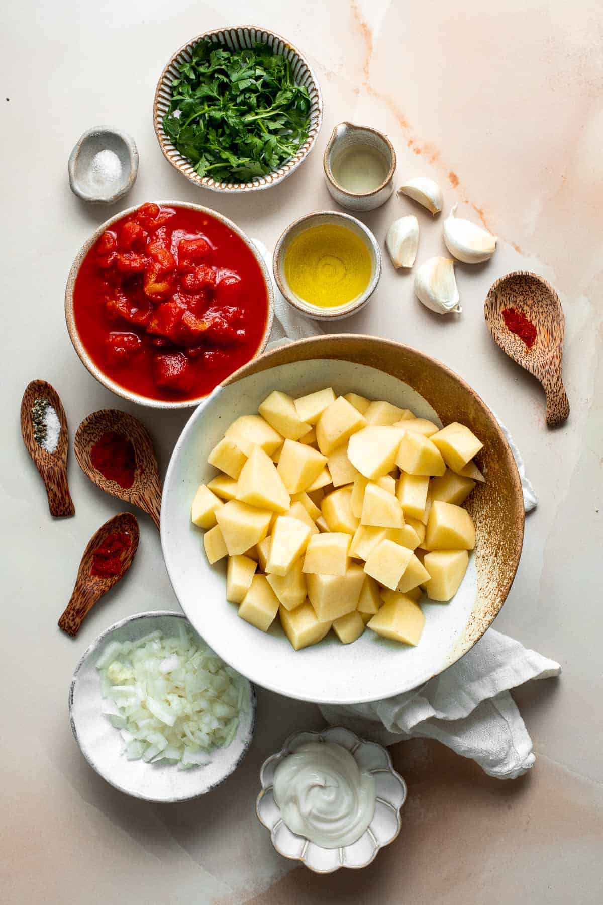 Gemakkelijk en lekker: Patatas bravas met krokante aardappelen