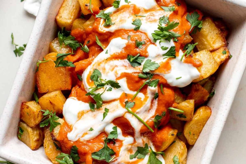 Gemakkelijk en lekker: Patatas bravas met krokante aardappelen