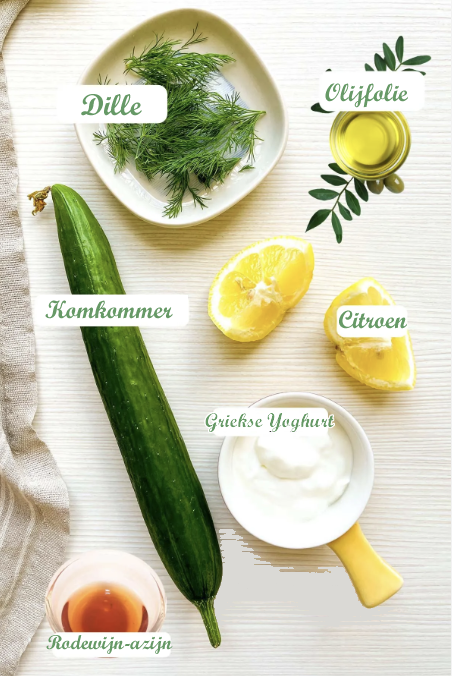 Komkommer gazpacho (komkommersoep) Ik ben dol op gazpacho, vooral in de zomermaanden. Het is een koele, verfrissende soep die perfect is voor warm weer. Traditionele gazpacho wordt gemaakt met tomaten, maar komkommer gazpacho is een heerlijk alternatief dat net zo lekker is.